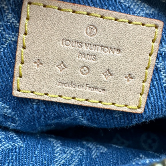 Louis Vuitton monogram hills pochette 2024 new with original box and dust bag - Picture 8 of 9